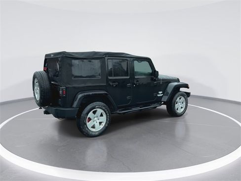 Used 2015 Jeep Wrangler Unlimited Sahara image 8