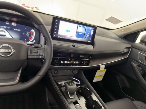 New 2026 Nissan Rogue Platinum w/ Platinum Premium Package image 18