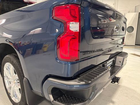 Used 2023 Chevrolet Silverado 1500 High Country w/ High Country Premium Package AWD/4WD image 61