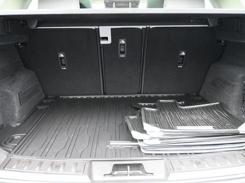 Used 2023 Land Rover Range Rover Evoque SE image 21