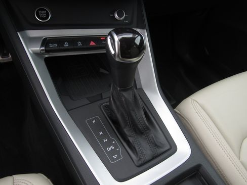 Used 2021 Audi Q3 2.0T Premium Plus w/ Premium Plus Package AWD/4WD image 22