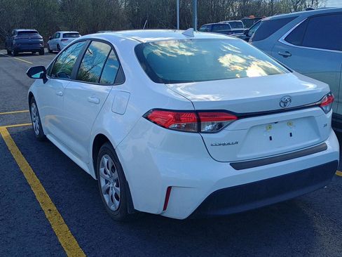 Used 2023 Toyota Corolla LE image 3