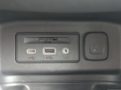 Used 2022 Chevrolet Equinox Premier FWD image 21