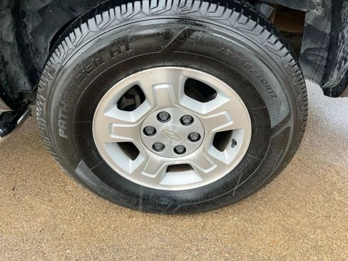 Used 2005 Chevrolet Avalanche Z66 w/ Preferred Equipment Group RWD image 9