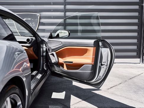 Used 2018 Ferrari GTC4Lusso image 28