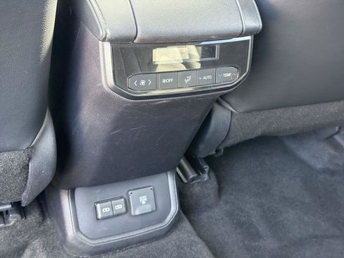 Used 2023 Toyota Highlander Limited FWD image 43