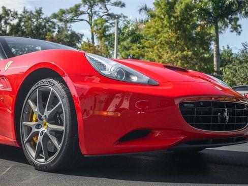 Certified 2014 Ferrari California image 11