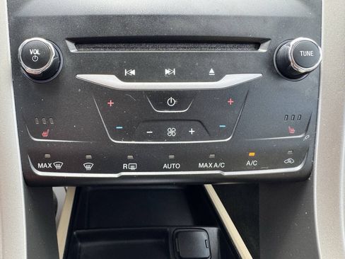 Used 2013 Ford Fusion SE FWD image 22
