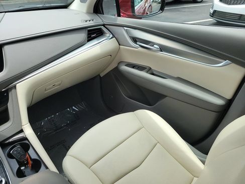 Certified 2022 Cadillac XT5 Premium Luxury w/ LPO, Premium Carpet Package FWD image 20