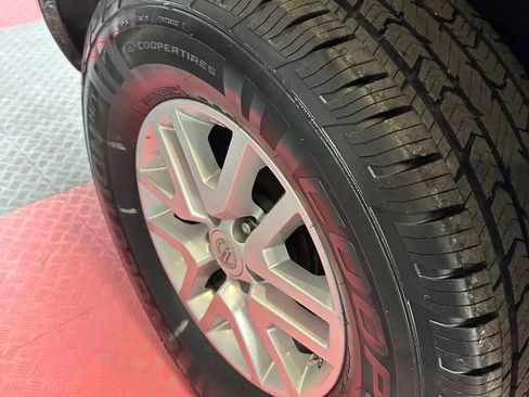 Used 2018 Nissan Frontier SV image 38