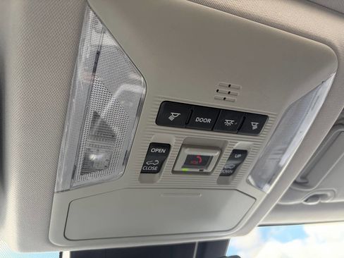 Used 2020 Toyota RAV4 Limited image 29