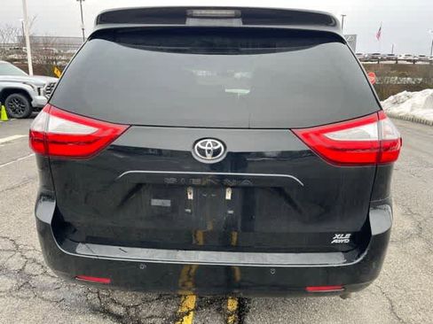 Used 2015 Toyota Sienna XLE w/ XLE Navigation Package image 5
