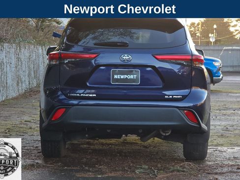 Used 2022 Toyota Highlander XLE image 6