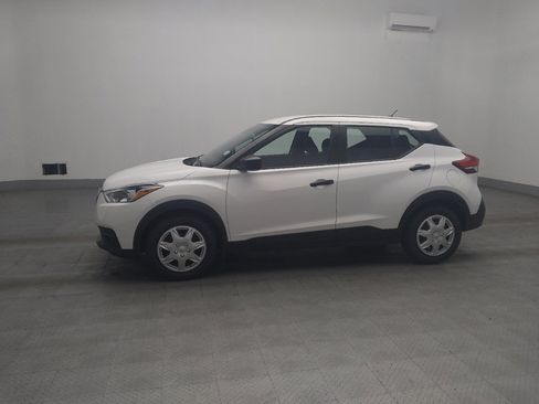 Used 2020 Nissan Kicks S FWD image 2