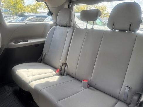 Used 2018 Toyota Sienna XLE w/ XLE Navigation Package FWD image 14