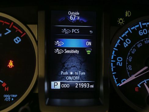 Used 2023 Toyota Tacoma SR5 AWD/4WD image 36