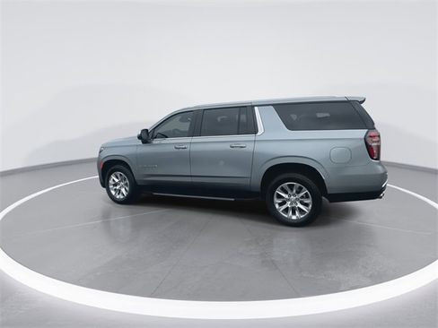 Used 2024 Chevrolet Suburban Premier image 6