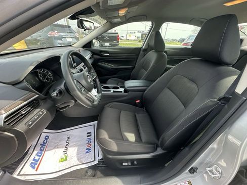 Used 2024 Nissan Altima 2.5 SV FWD image 11