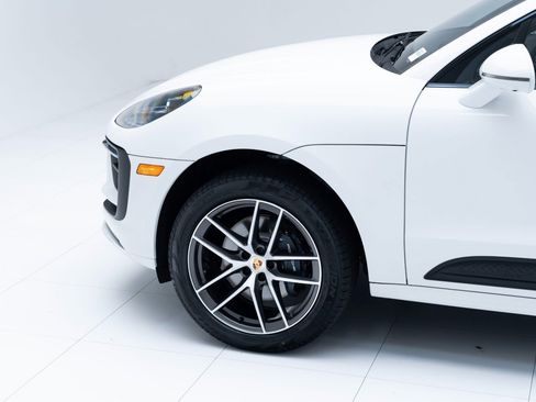 Certified 2026 Porsche Macan AWD/4WD image 11