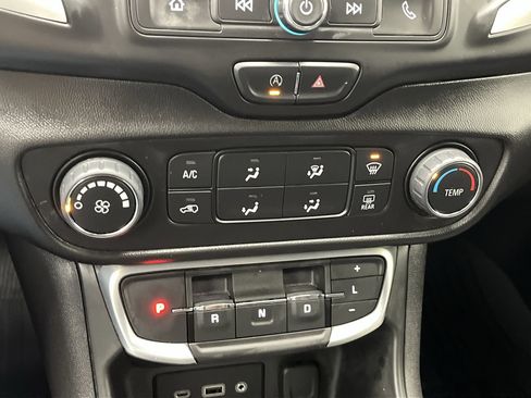 Used 2022 GMC Terrain SLE w/ LPO, Floor Liner Package image 19