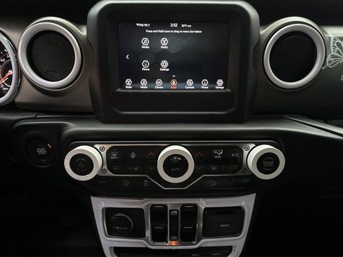 Used 2020 Jeep Wrangler Unlimited Sport image 23