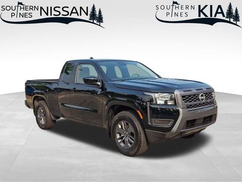 Used 2025 Nissan Frontier SV RWD image 1