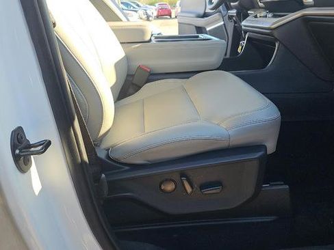 Used 2025 Ford Expedition Active AWD/4WD image 13