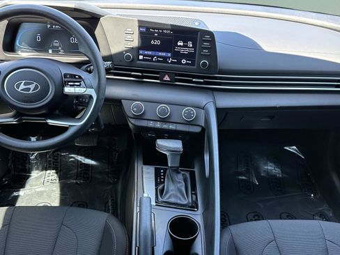 Certified 2026 Hyundai Elantra SE image 14