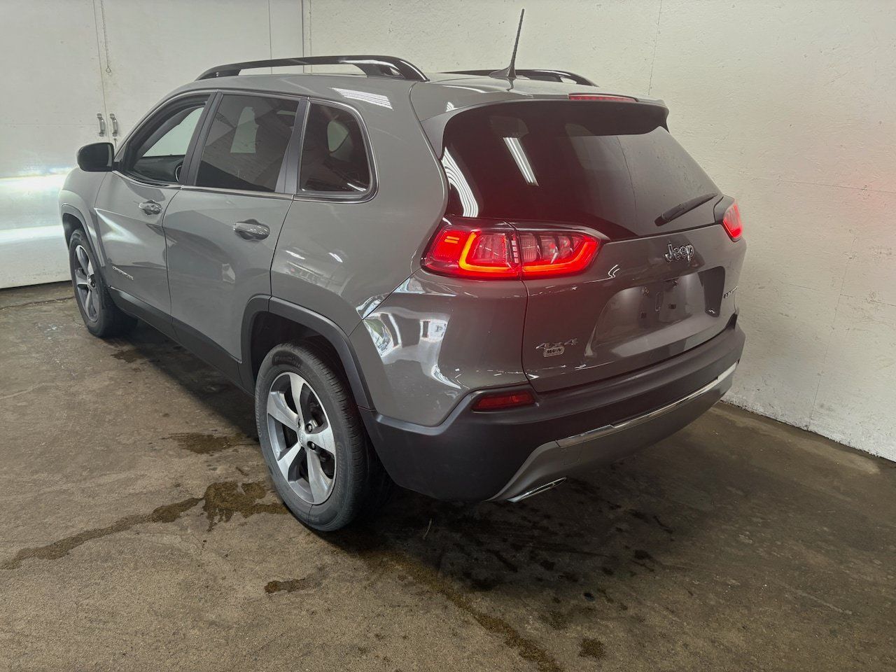 Used 2022 Jeep Cherokee Limited w/ Mopar Interior Package AWD/4WD image 7