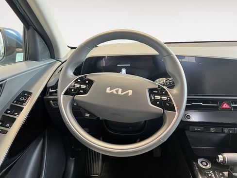 Used 2023 Kia Niro EX FWD image 10
