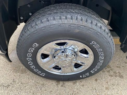Used 2024 RAM 2500 Tradesman w/ Chrome Appearance Group AWD/4WD image 8