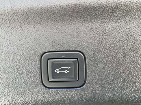 Used 2021 GMC Yukon Denali w/ Denali Ultimate Package image 11