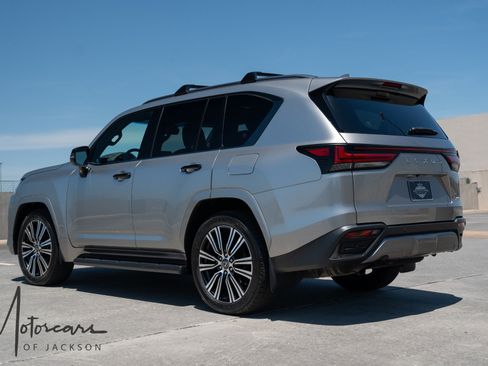 Used 2024 Lexus LX 600 4WD w/ Appearance Package image 4