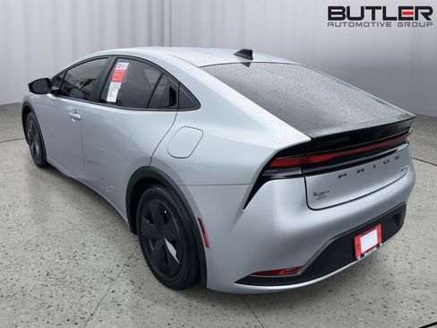 New 2026 Toyota Prius LE FWD image 3
