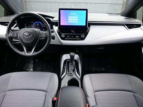 Used 2025 Toyota Corolla SE w/ SE Premium Package image 16