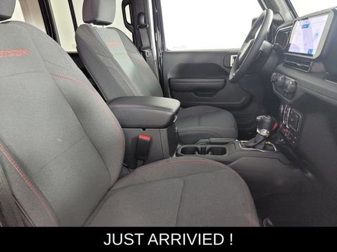 Used 2026 Jeep Wrangler Unlimited Rubicon AWD/4WD image 17