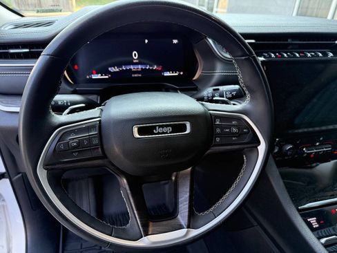 Used 2023 Jeep Grand Cherokee Limited AWD/4WD image 11