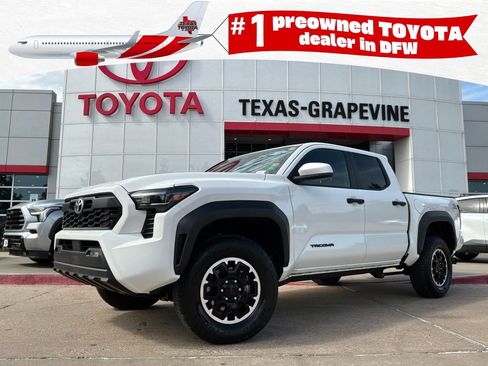 Used 2025 Toyota Tacoma TRD Off-Road AWD/4WD image 1