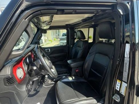 Used 2018 Jeep Wrangler Unlimited Sahara w/ Cold Weather Group AWD/4WD image 9