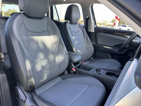 New 2026 Volkswagen Tiguan SE image 26