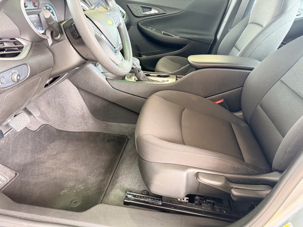 Used 2025 Chevrolet Malibu LS FWD image 13