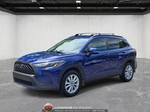 Used 2022 Toyota Corolla Cross LE w/ Moonroof Package AWD/4WD image 1