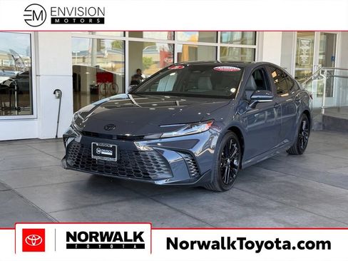 Used 2026 Toyota Camry SE FWD image 1