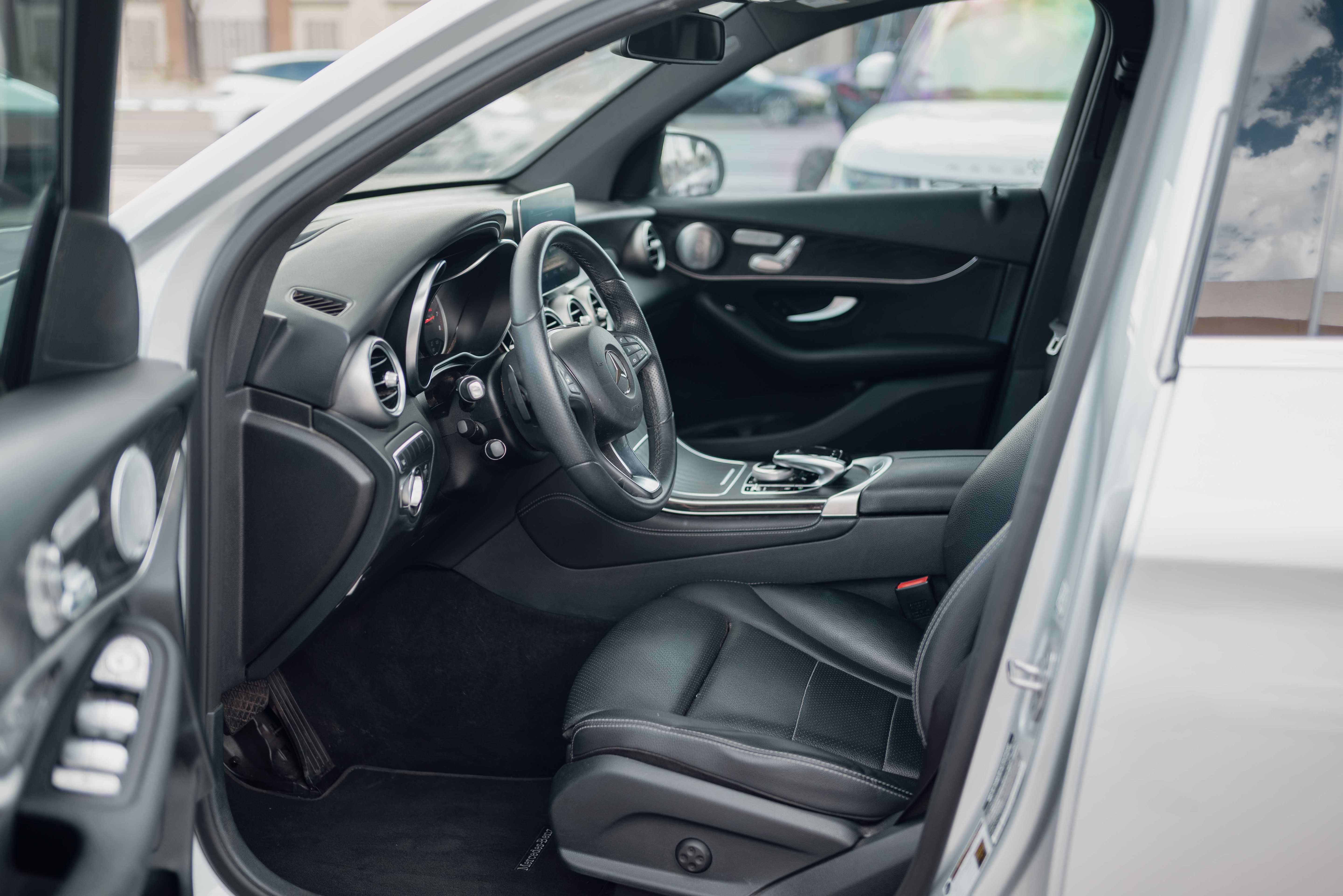 Used 2017 Mercedes-Benz GLC 300 w/ Premium 2 Package image 6