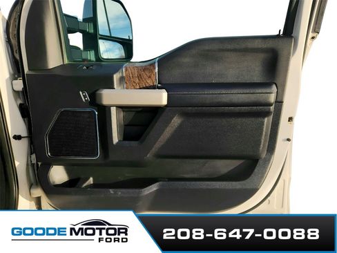 Used 2017 Ford F250 Lariat w/ Chrome Package image 25
