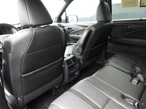 Used 2023 Honda Passport TrailSport image 2