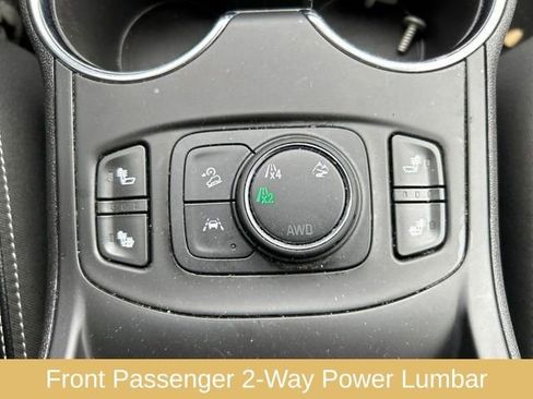 Used 2023 GMC Terrain SLT image 31