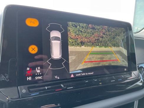 Used 2025 Volkswagen Atlas Peak Edition SE image 17