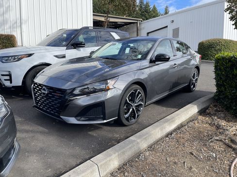 Used 2025 Nissan Altima 2.5 SR FWD image 5