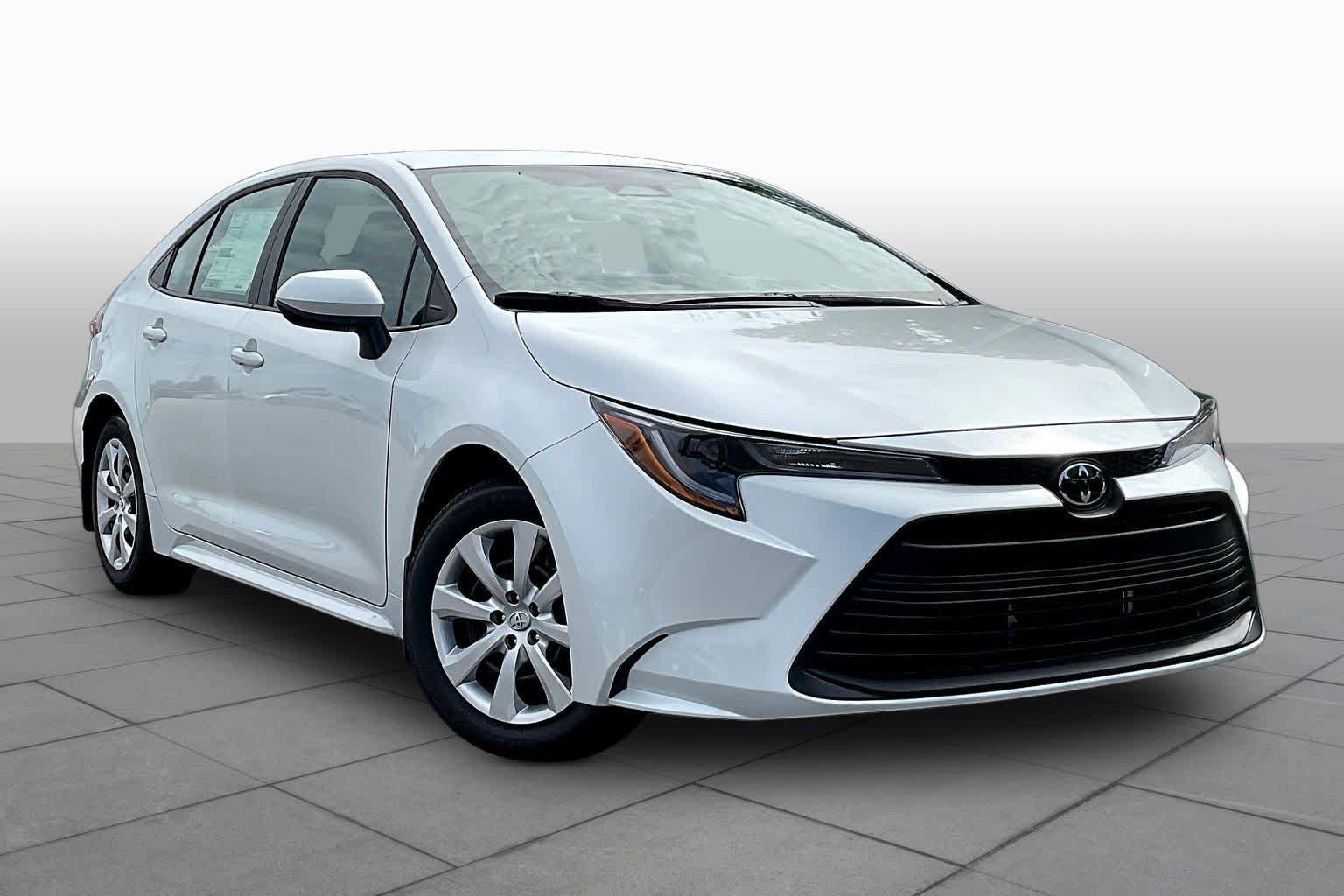 Used 2026 Toyota Corolla LE FWD image 2